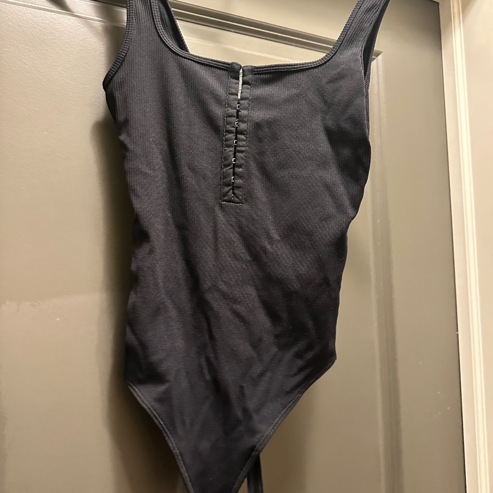 NEVER WORN- Abercrombie Seamless Rib Fabric Hook-and-Eye Henley Bodysuit Black